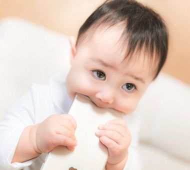 子どもの噛み癖・噛みつきの原因と対処法！１歳児～６歳児の乳幼児